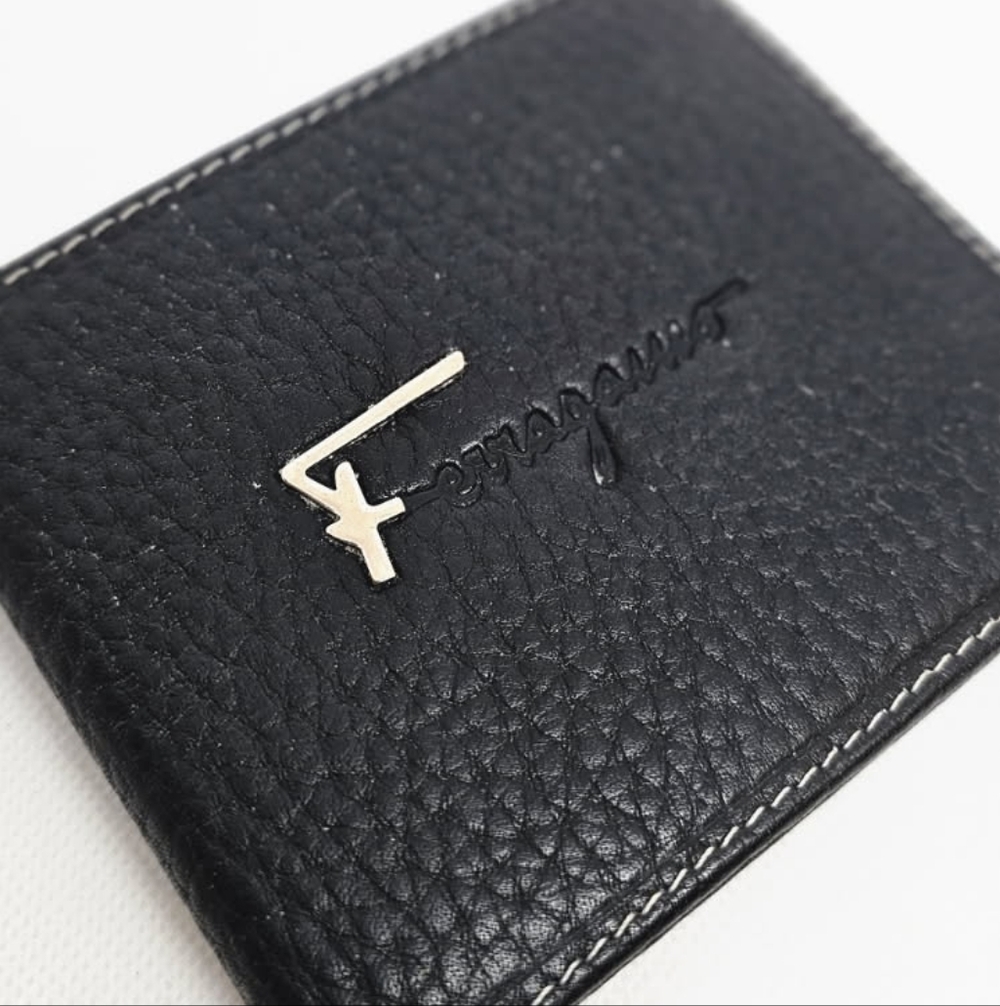 SALVATORE FERRAGAMO TEXTURED LEATHER BIFOLD WALLET with Silvertone LOGO - Picture 2 of 7